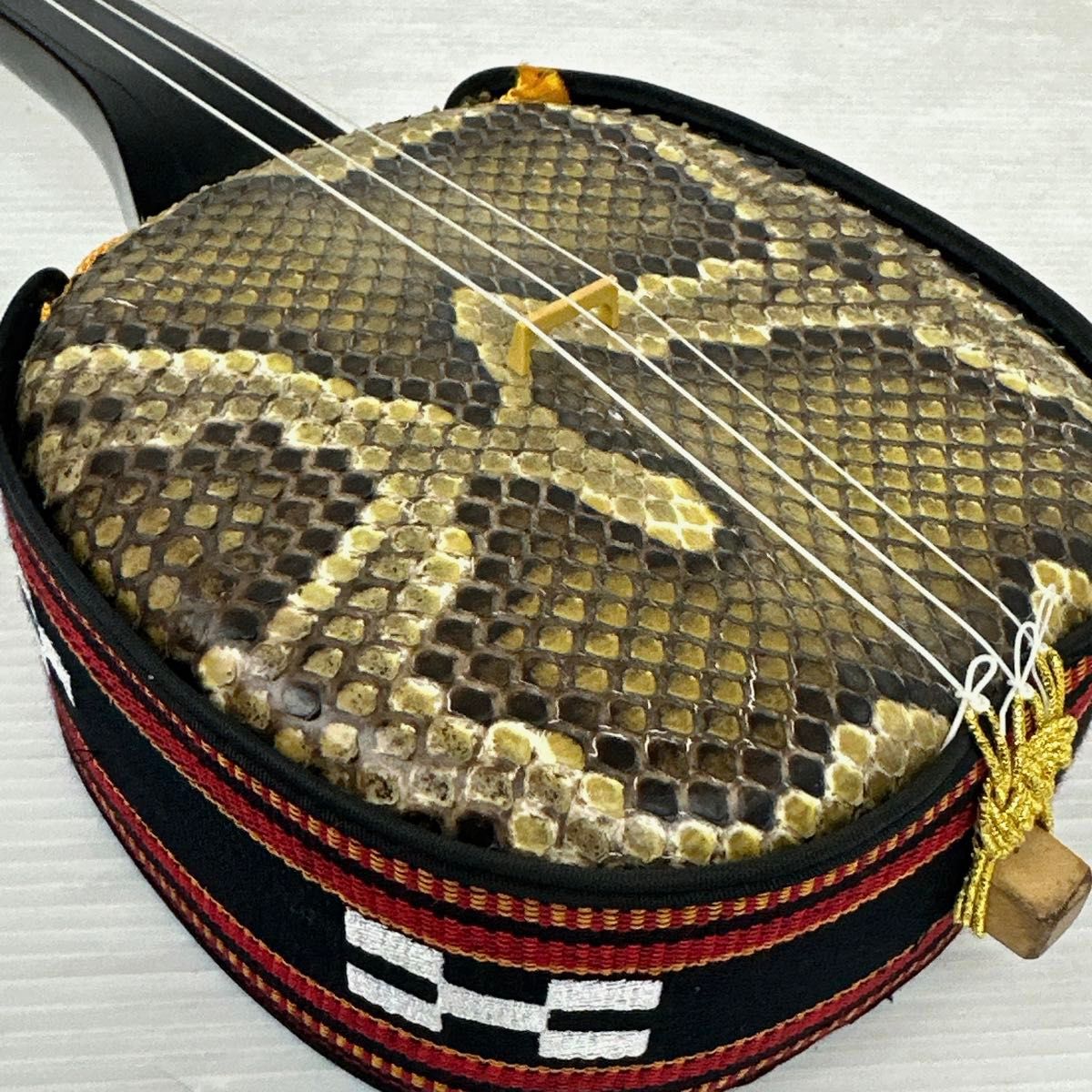 美品 沖縄 三線 本蛇皮 一枚張り 琉球 三味線 ケース ウマ 入門書 伝統