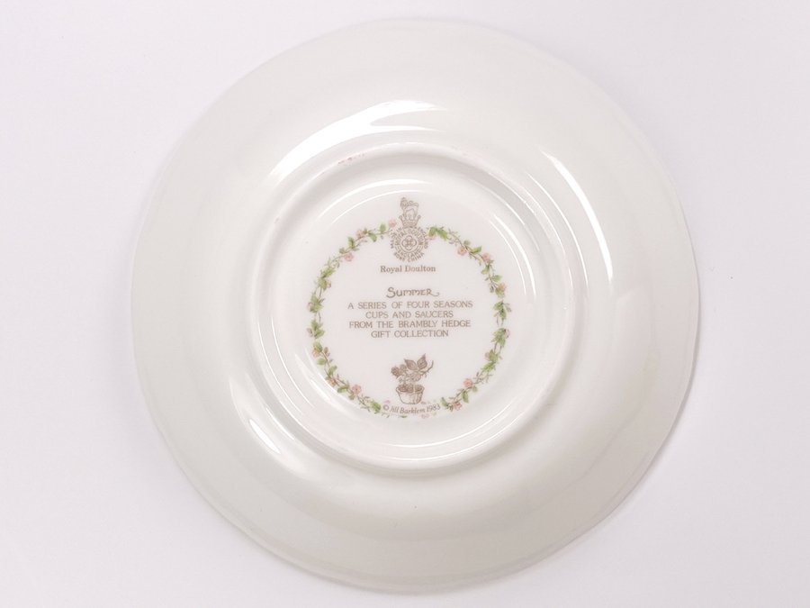 ∇花∇【ロイヤルドルトン/Royal Doulton】 1985～2006年 ブランブリーヘッジ フォーシーズン(夏・冬) カップ＆ソーサーペア 希少な廃盤品_画像4