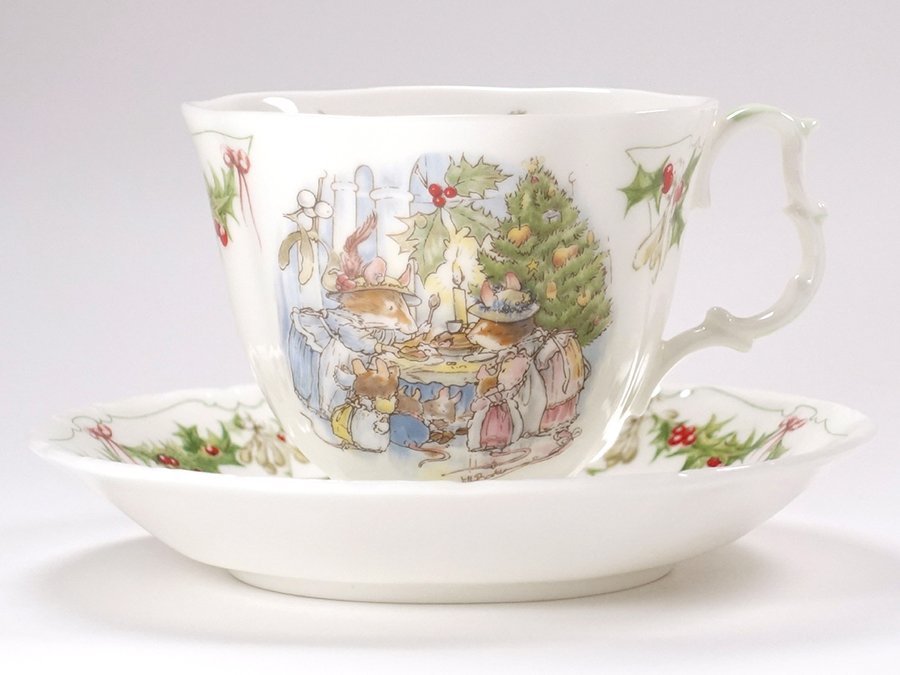 ∇花∇【ロイヤルドルトン/Royal Doulton】 1985～2006年 ブランブリーヘッジ ギフトコレクション カップ＆ソーサー4客セット 希少な廃盤品_画像6