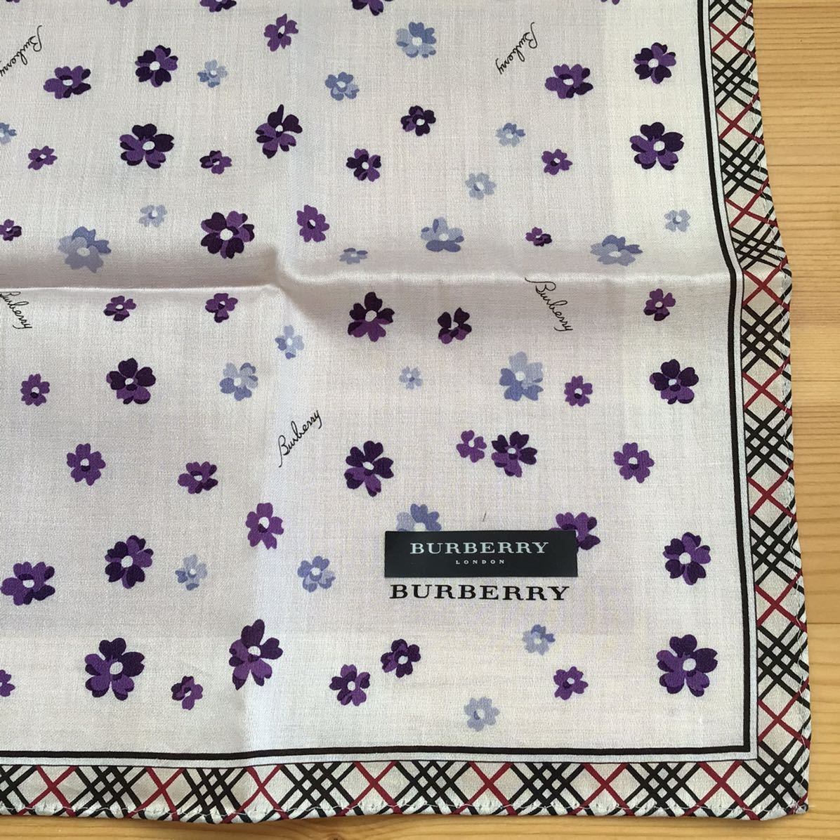 【即決】Burberry LONDON バーバリー ロンドン ハンカチ 50×50cm■綿100％ コットン 日本製 花柄 送料230円_画像2