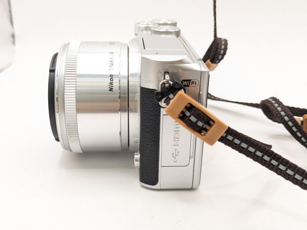 Nikon 1 J5 ミラーレス 一眼 カメラ ダブルレンズ /1 NIKKOR 18.5mm 1:1.8 / 10-30mm 1:3.5-5.6 VR ニコン（M5819)_画像3