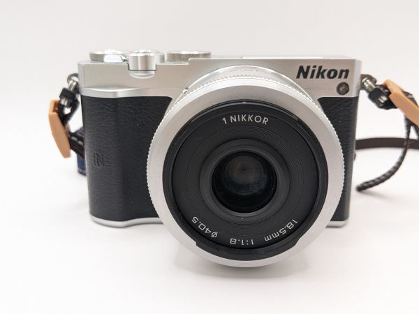 Nikon 1 J5 ミラーレス 一眼 カメラ ダブルレンズ /1 NIKKOR 18.5mm 1:1.8 / 10-30mm 1:3.5-5.6 VR ニコン（M5819)_画像2