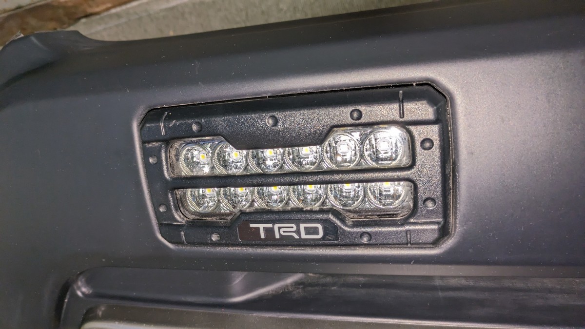 TRD LED付　4型～ 200 ハイエース フロントスポイラー　標準ボディ MS341-26003 シルバー 純正 ナロー　トヨタ _画像3