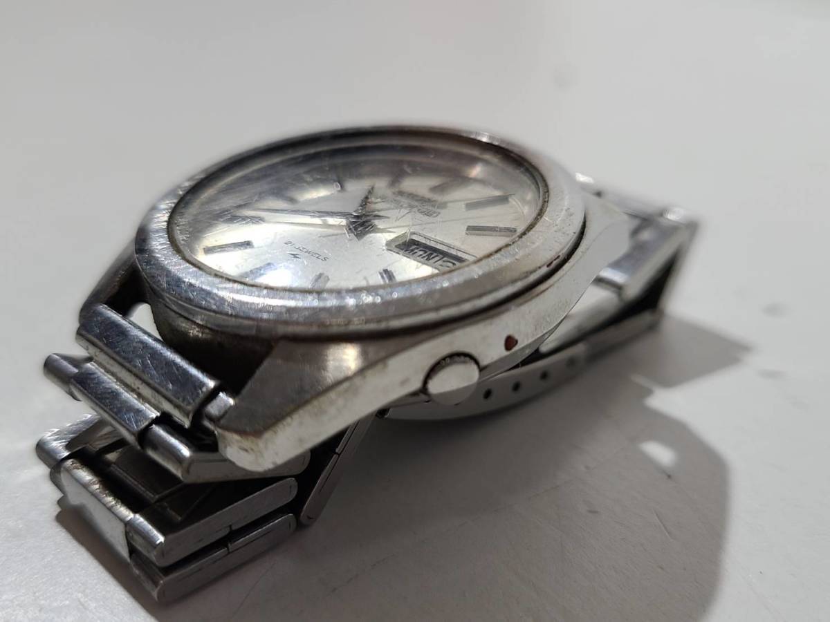 104-05　SEIKO セイコー ファイブアクタス 7019-7040 A自動巻 21石 デイデイト シルバー文字盤 メンズ腕時計_画像4