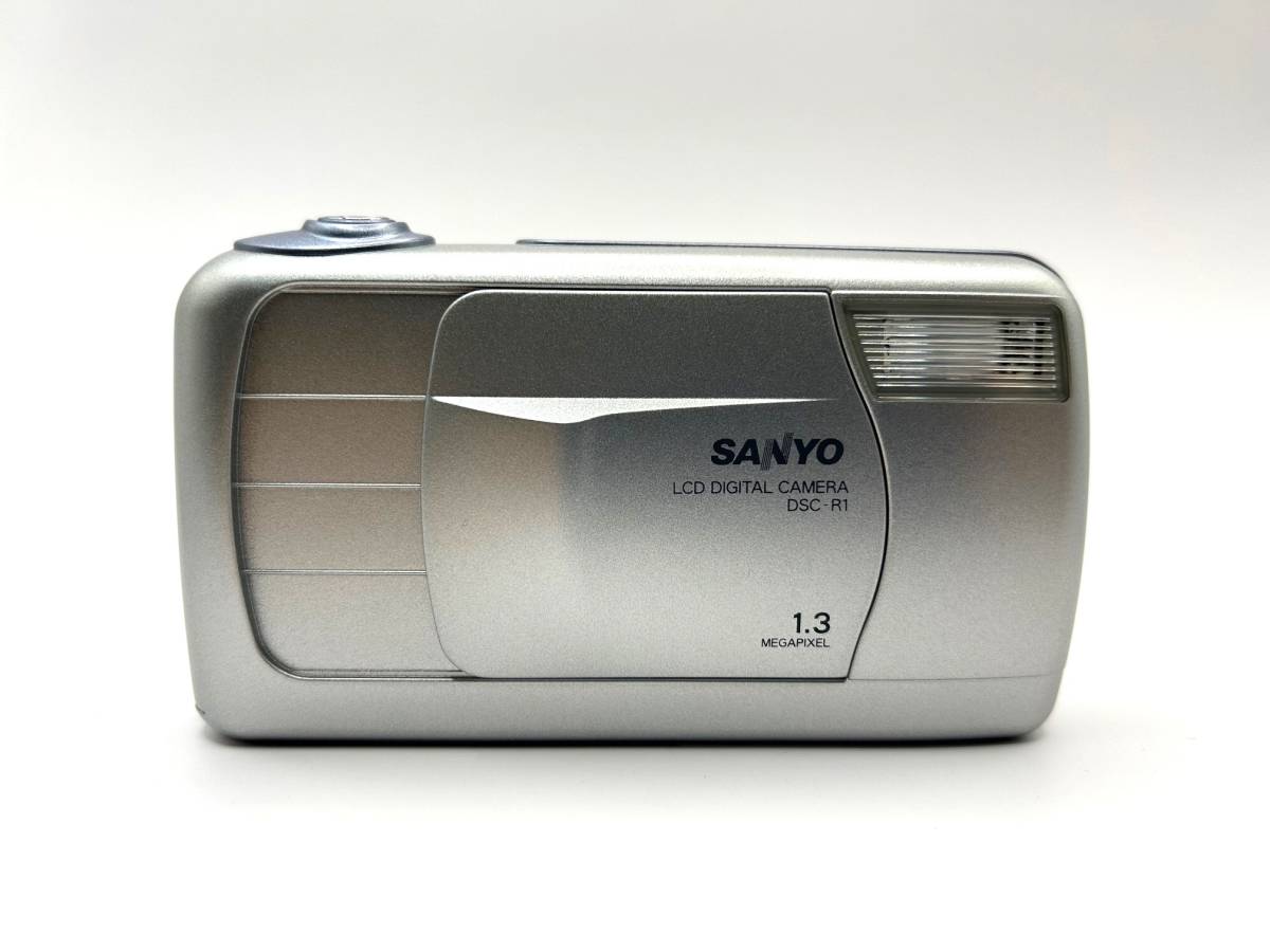 【未使用品】　デジタルカメラ　SANYO　サンヨー　DSC-R1　シルバー　レトロ_画像2