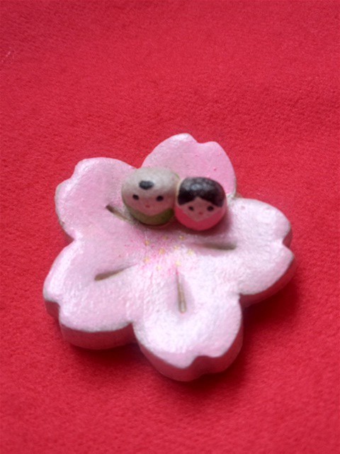 手づくり　桜のお花に乗っている小さなお雛さま　ミニチュア 可愛い 雛人形_画像2