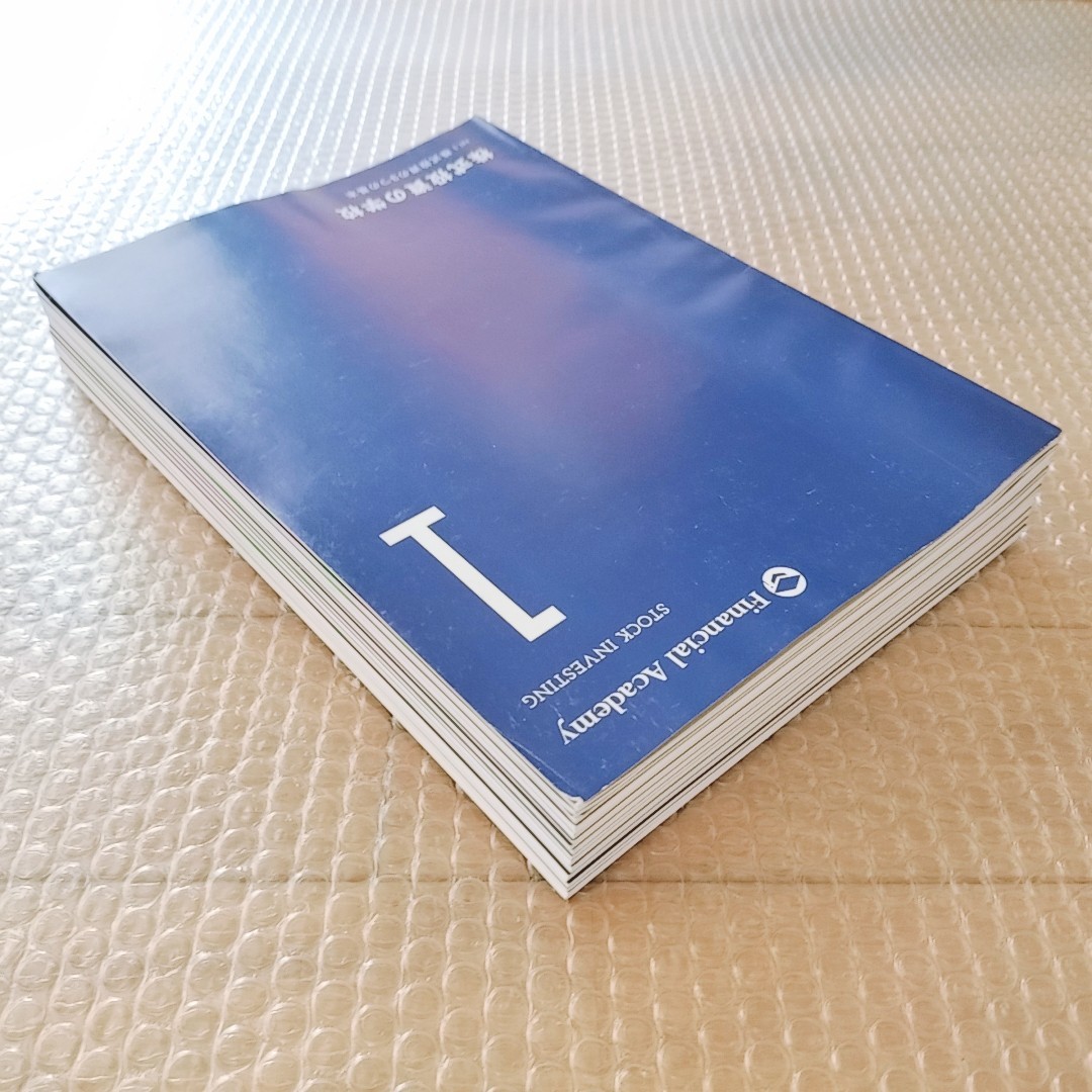 100[ writing none / materials attaching ]fai naan car ru red temi- stock investment. school l tag : stock investment school / asset management / property shape ./ investment confidence ./FIRE