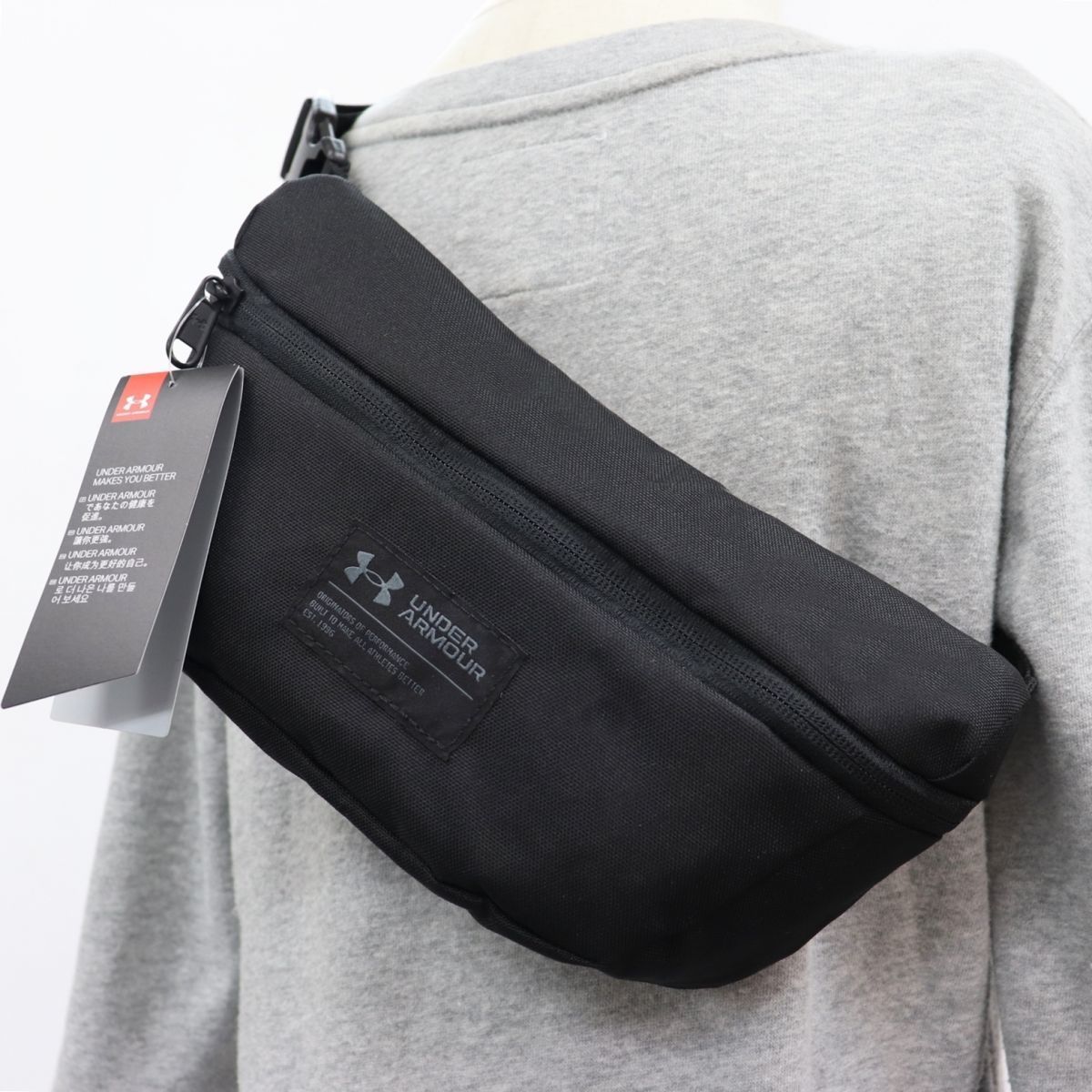 ★アンダーアーマー UNDER ARMOUR 新品 メンズ ロゴ入り シンプル ボディバッグ ウエストバッグ バッグ BAG 鞄 黒[1364275-001] 六★QWER★_画像1