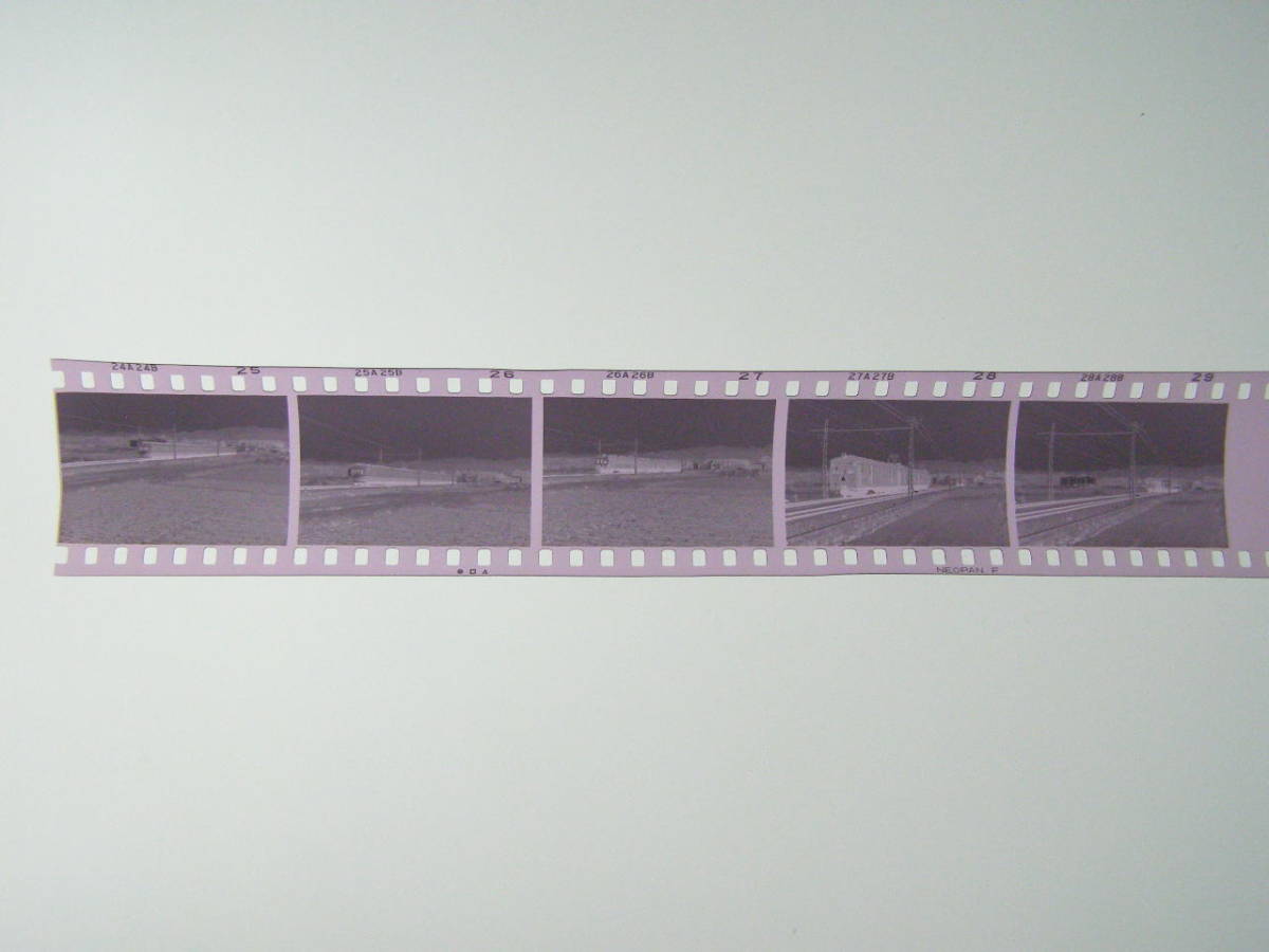 (B23)381 写真 古写真 鉄道 鉄道写真 小田急 小田急電鉄 昭和37年頃 フィルム 変形 白黒 ネガ まとめて 5コマ _画像1