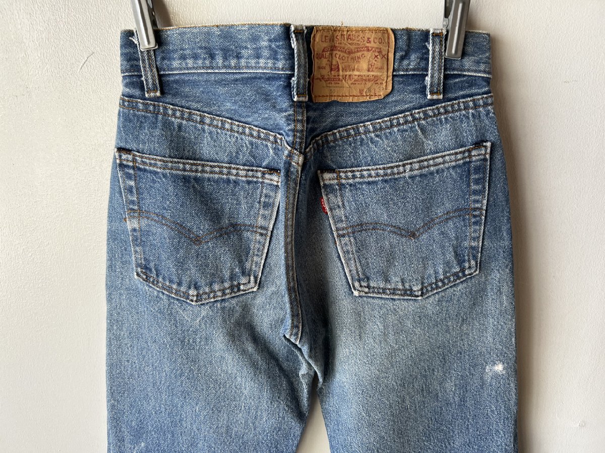 (^w^)b Levis リーバイス 80s 90s ヴィンテージ オリジナル USA製 501 ジーンズ ブルー デニム パンツ W28 脇割 伸縮率10％_画像3