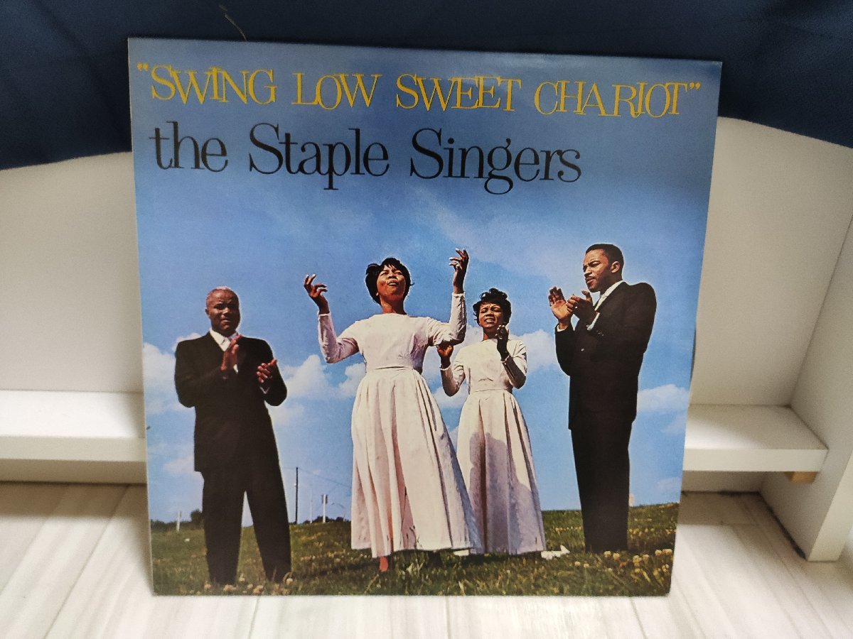 ■5000円以上で送料無料！ 国内盤 The Staple Singers / Swing Low Sweet Chariot 60LP1NT_画像1