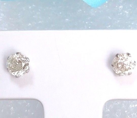 高品質新品プラチナＰｔ900天然ダイヤモンドピアス　計0.30CT