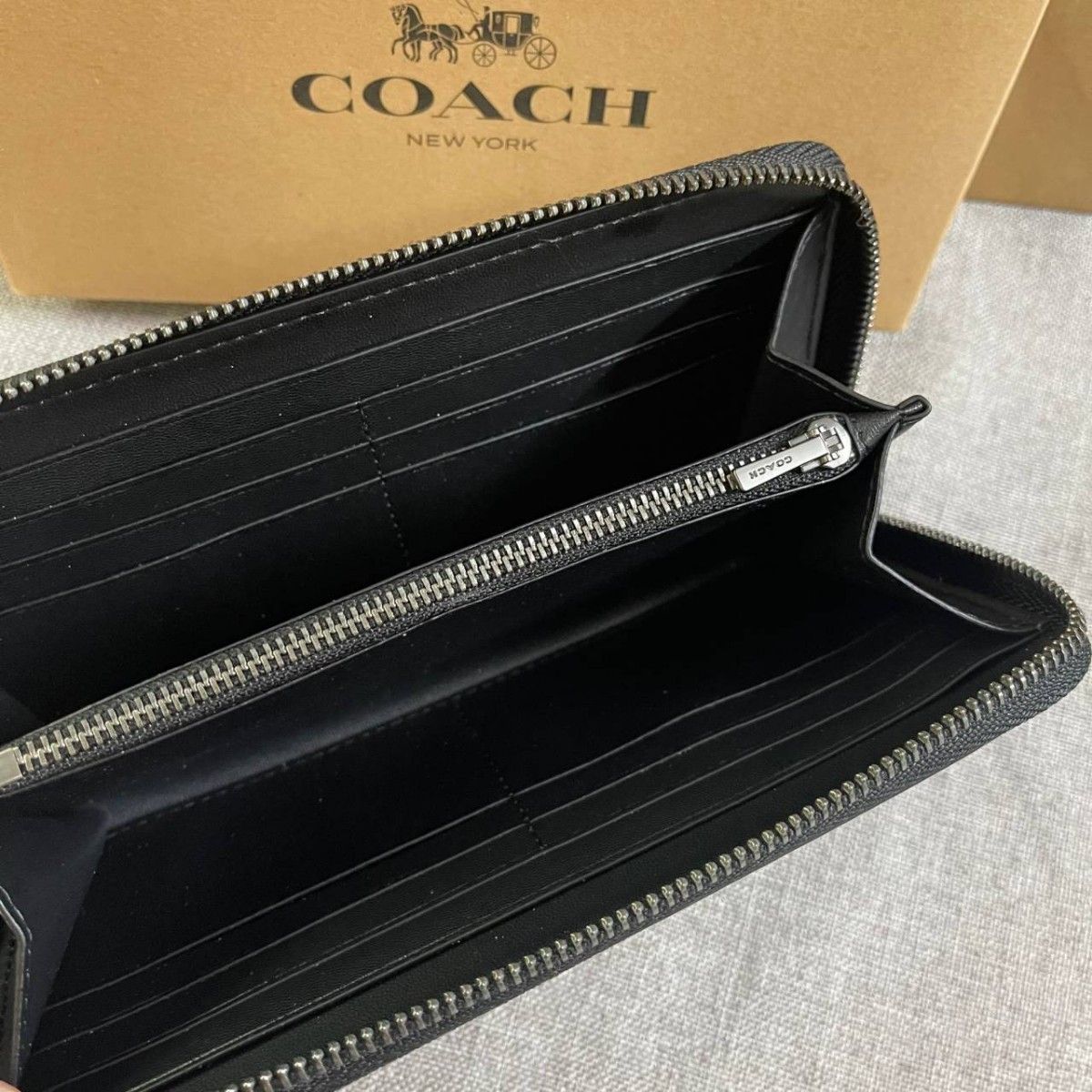 新品/未使用 COACH コーチ 長財布 ジッピーウォレット 迷彩柄×ブラック