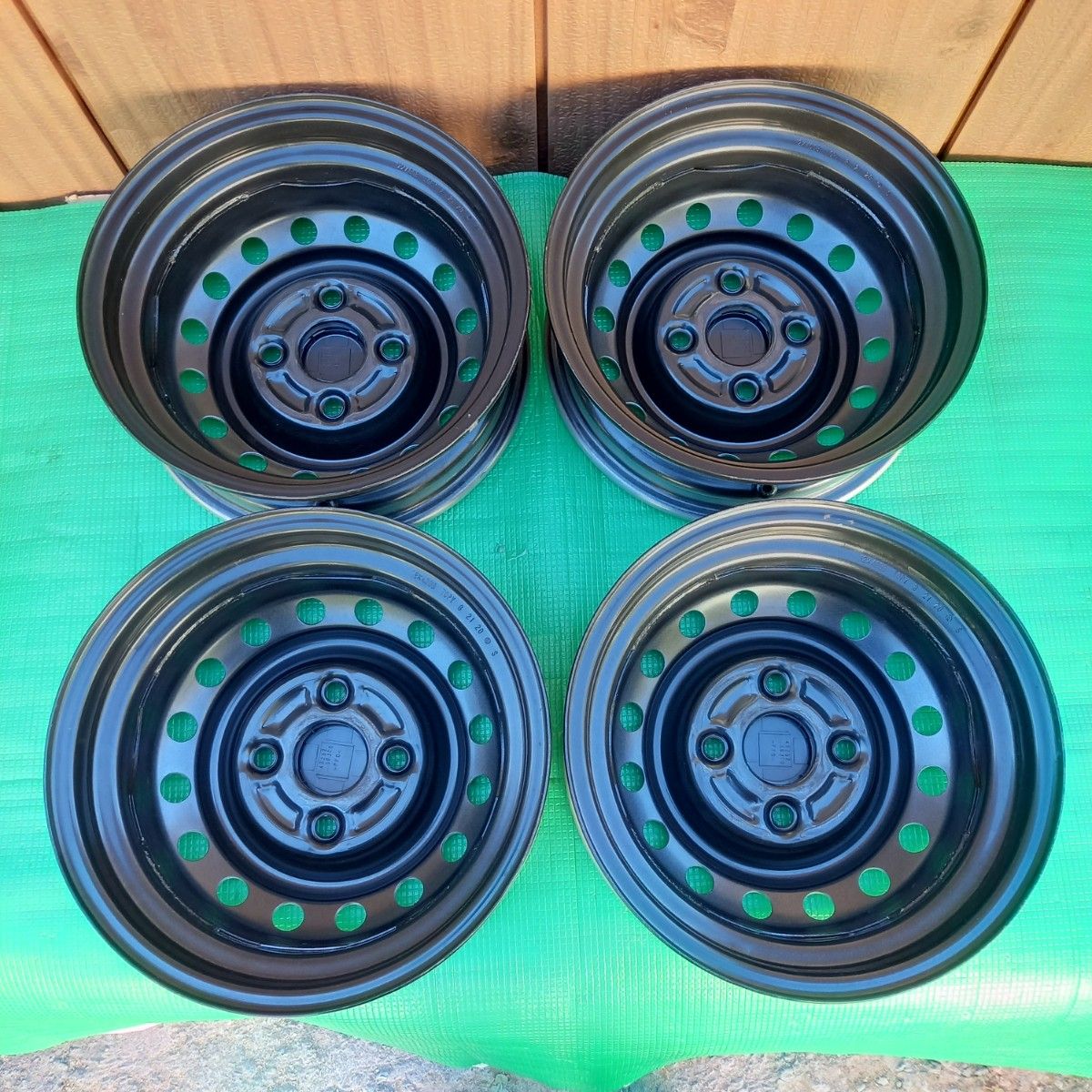 スズキ 純正 12インチ スチールホイール 12×4.00B+45 PCD100 4穴 ハブ径約54㎜ 4本 エブリィ DA17V スズキ 純正 12インチ スチールホイール 12×4.00B+45 PCD100 4穴 ハブ径約54㎜ 4本 エブリィ DA17V