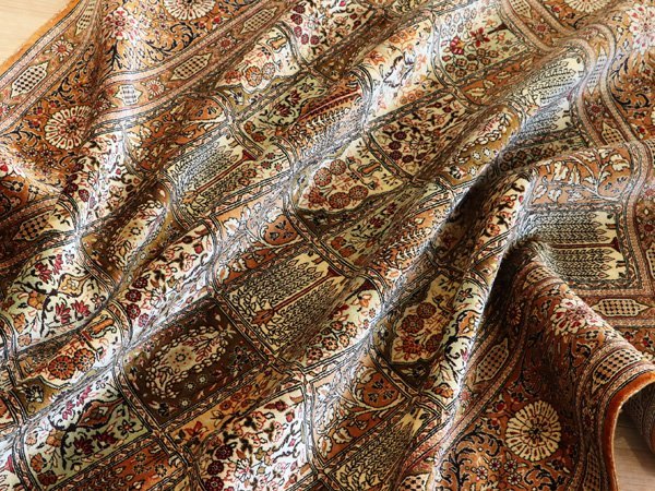 魁◆最高級ペルシャ絨毯 クム産 シルク100% 総手織り ヘシュティ パネル文様 90万ノット以上 133×202㎝_画像1