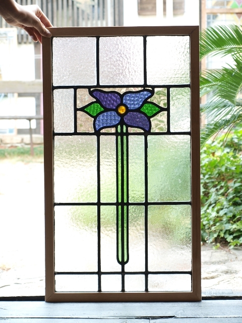 ■アンティークステンドグラス23438 パープルの花模様 縦長 花柄 英国 イギリス 窓 ドア 建具にも■