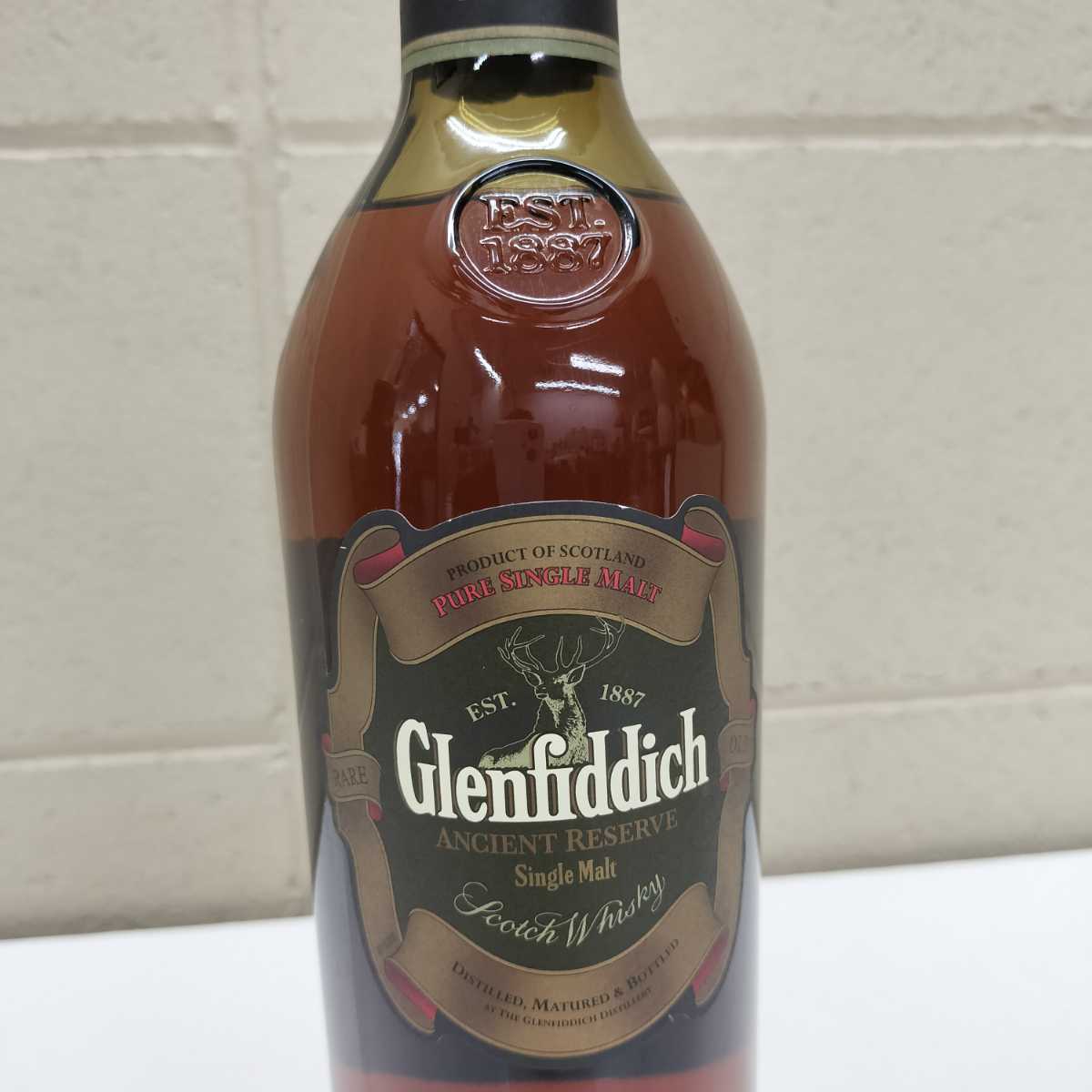 F【J-157】古酒 未開栓 Glenhddich グレンフィディック 18年 ピュアシングルモルト スコッチ ウイスキー 筒入り 750ml 43% 保管品_画像3