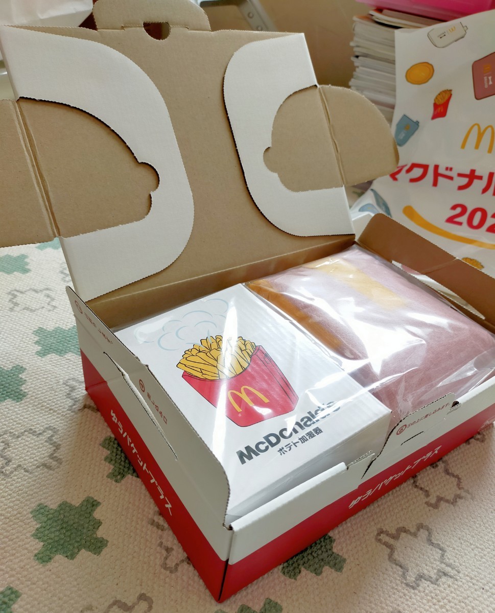 マクドナルド 福袋 ブルーノ BRUNO ポテト加湿器 ブランケット ミニプレート コインポーチ 商品引換券3枚(コーヒー2枚.ドリンク1枚)_画像2