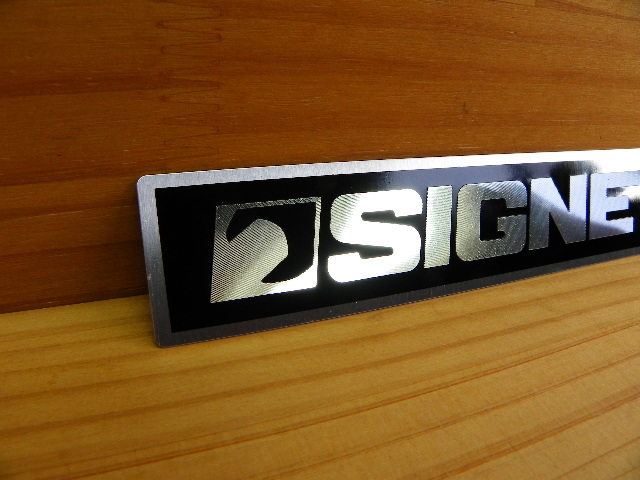 SIGNET 金属アルミ製 エンブレム ステッカー 170ｘ33mm ＊シグネット エンボス加工・粘着シール付プレート の画像3