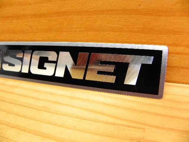 SIGNET 金属アルミ製 エンブレム ステッカー 170ｘ33mm ＊シグネット エンボス加工・粘着シール付プレート の画像4