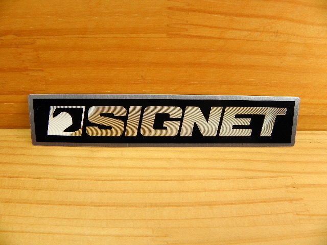 SIGNET 金属アルミ製 エンブレム ステッカー 170ｘ33mm ＊シグネット エンボス加工・粘着シール付プレート の画像1