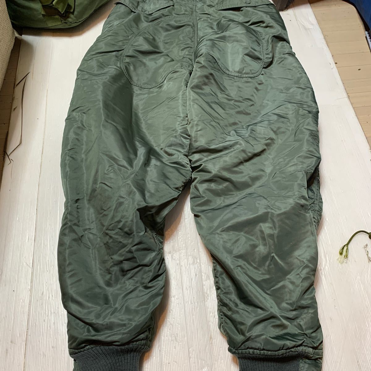  the US armed forces the truth thing military the truth thing America Air Force Logo TYPE F-1B cold cold ground protection against cold for flight pants 38 size used N-3B