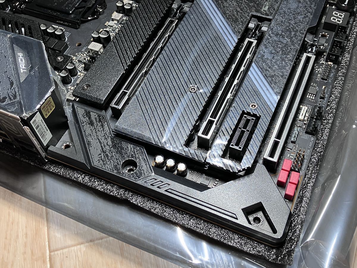 ASRock Z590 Taichi LGA1200 マザーボード ATX Intel 第10世代 第11世代 ボードとバックパネル_画像4