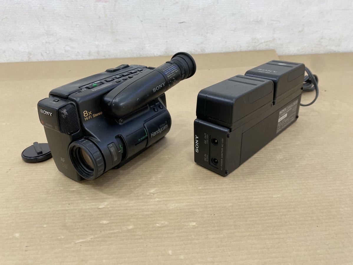 SONY ソニー ビデオカメラレコーダー CCD-TR75 充電器 アダプター AC-V55 電池パック NP-77 NP-90_画像1