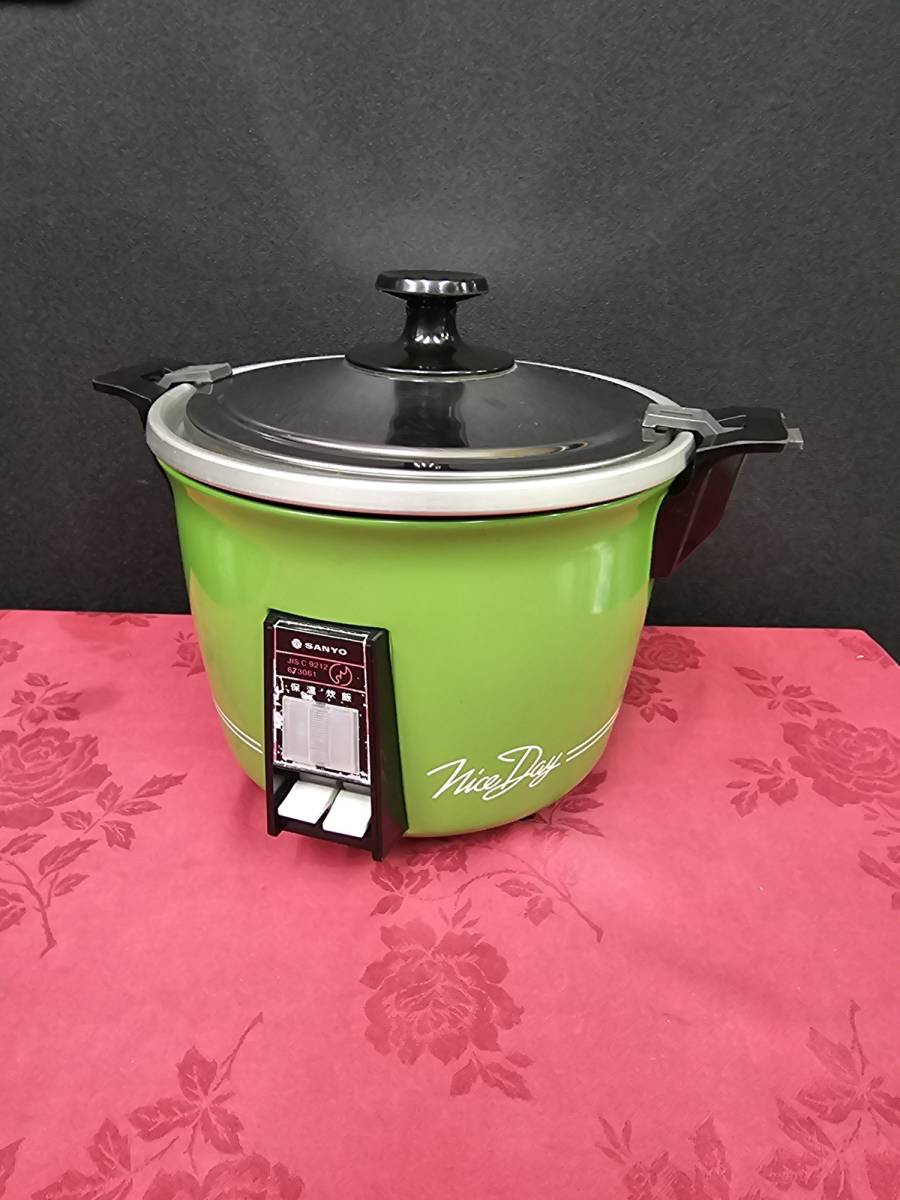  retro consumer electronics rice . digit image equipped Sanyo Sanyo Electric EC-130P electric boiler rice cooker heat insulation ekt3-40