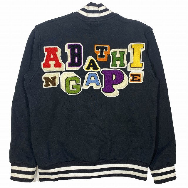 アベイシングエイプ A BATHING APE バックロゴ スウェット ヴァーシティジャケット スタジャン スタジアムジャンパー アウター サイズM_画像1