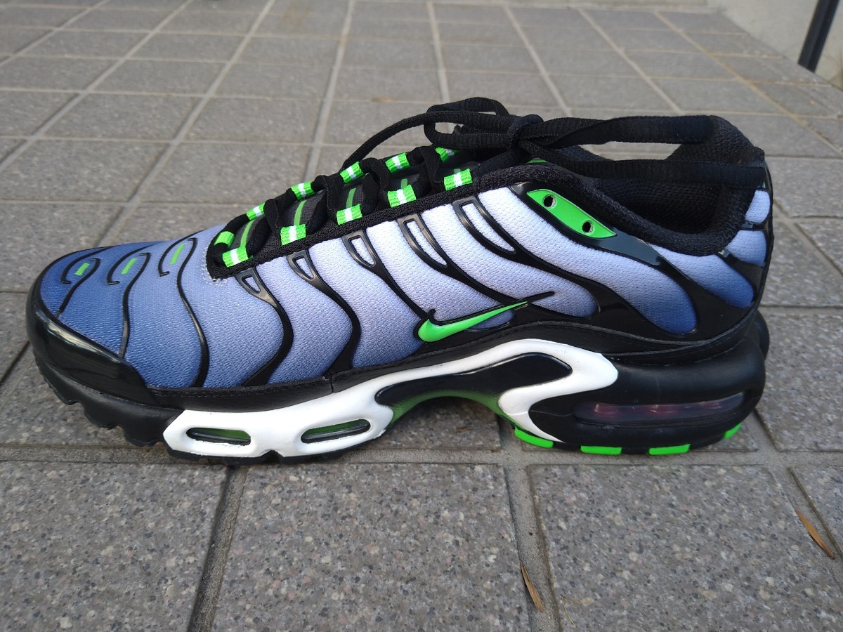 【新品未使用】NIKE AIR MAX PLUS BLACK SCREAM GREEN WHITE DEEP ROYAL 23SU-1 25cm_画像3