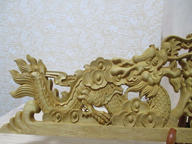 Z121-831W　置物　龍と鳳凰鳥柄　木彫　機械彫　合成材　未使用　（T20）_画像3