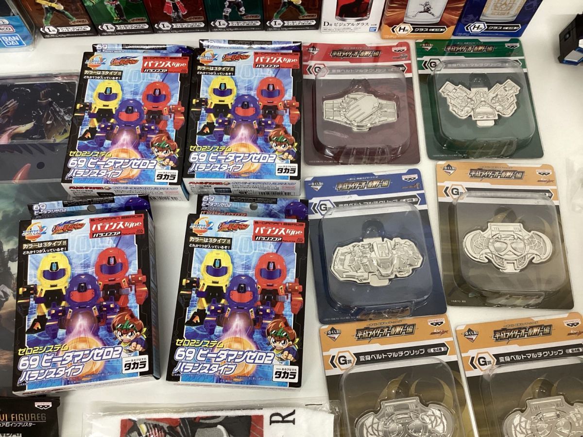 【現状】 特撮系 グッズ まとめ売り 仮面ライダーシリーズ ソフビ ミニフィギュア タオル アタッシュケース 他_画像7