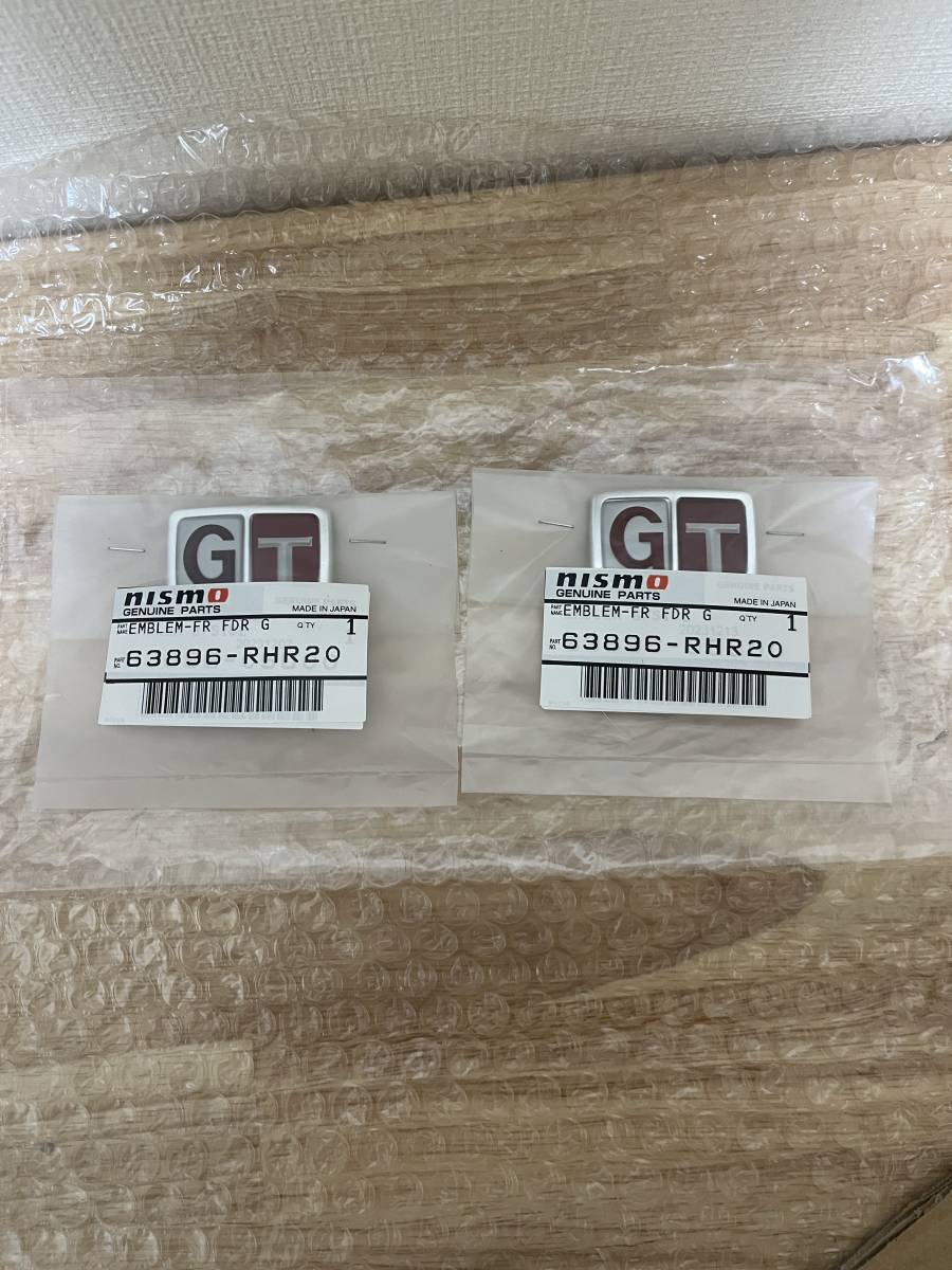 63896-RHR20 nissan genuine　日産 純正 スカイライン GT-R GTR R32 サイドフェンダー GTエンブレム バッジ 左右 ペア OEM 希少　rare_画像1