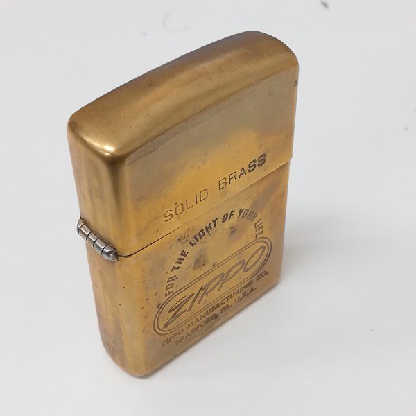 B135a [人気] ZIPPO ジッポー 1992年製 SOLID BRASS ロゴ FOR THE LIGHT OF YOUR LIFE オイルライター ゴールド 喫煙具 タバコ | その他 K_画像3