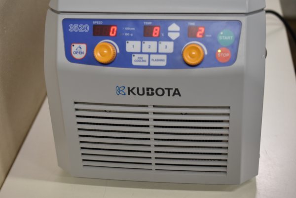  Kubota настольный микро охлаждающий центробежный машина Model 3520H поиск : эксперимент / изучение / центробежный разделение машина 