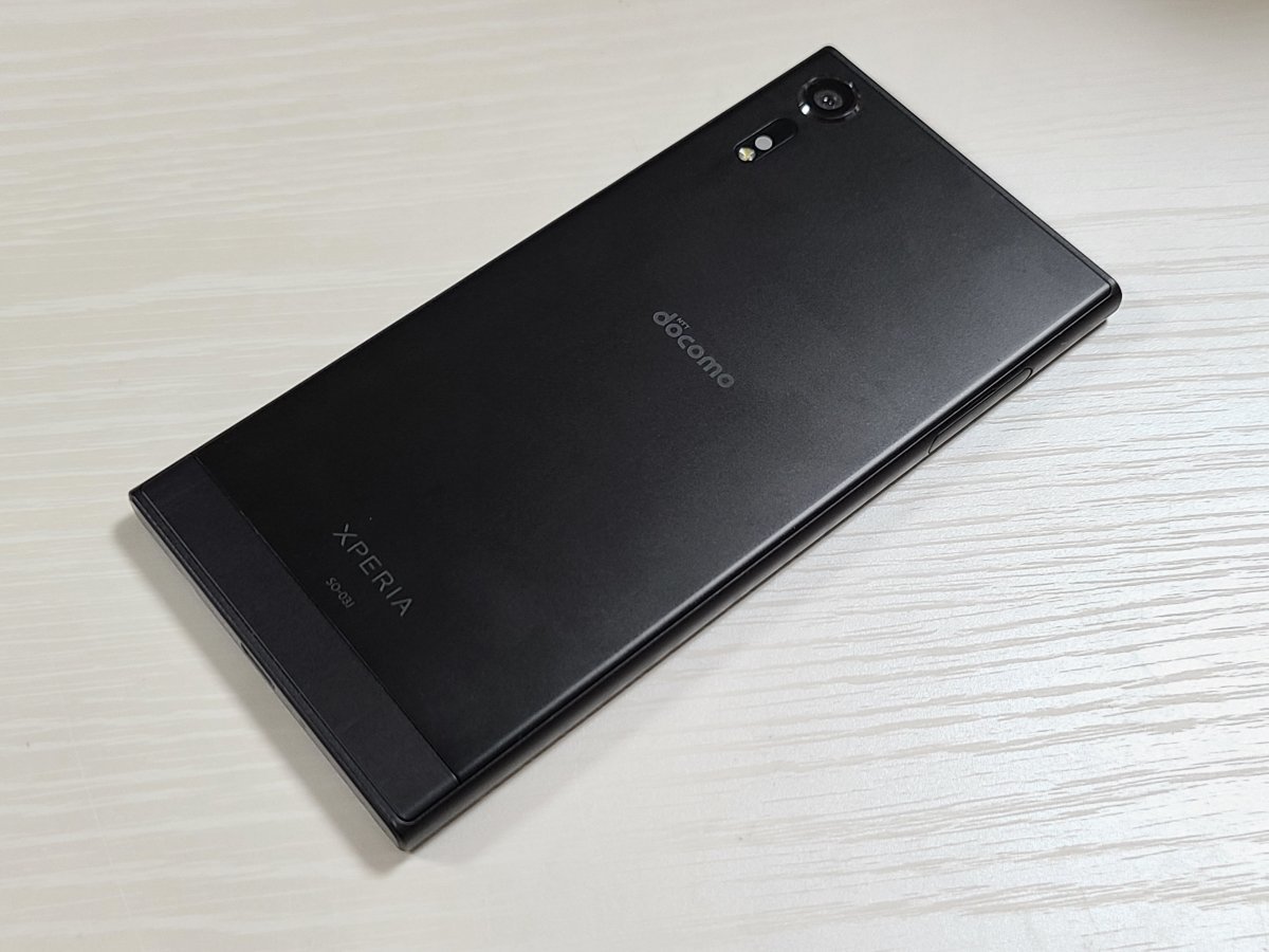 　★【37521WM】 完動品 docomo SO-03J SONY Xperia XZs ブラック SIMロック解除済 1円！1スタ !_画像2