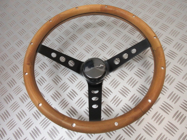 313GRANT.グラントステアリング Grant Classic Wood Steering Wheels Matte Black Spoke, 13.5 in. Diameter, 3.75 in. Dish_画像2