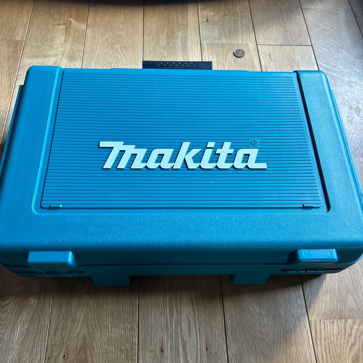 makita マキタ　充電式アングルインパクトドライバ　TL061D 純正バッテリー付属　BL1860B ケース付き　未使用品_画像9