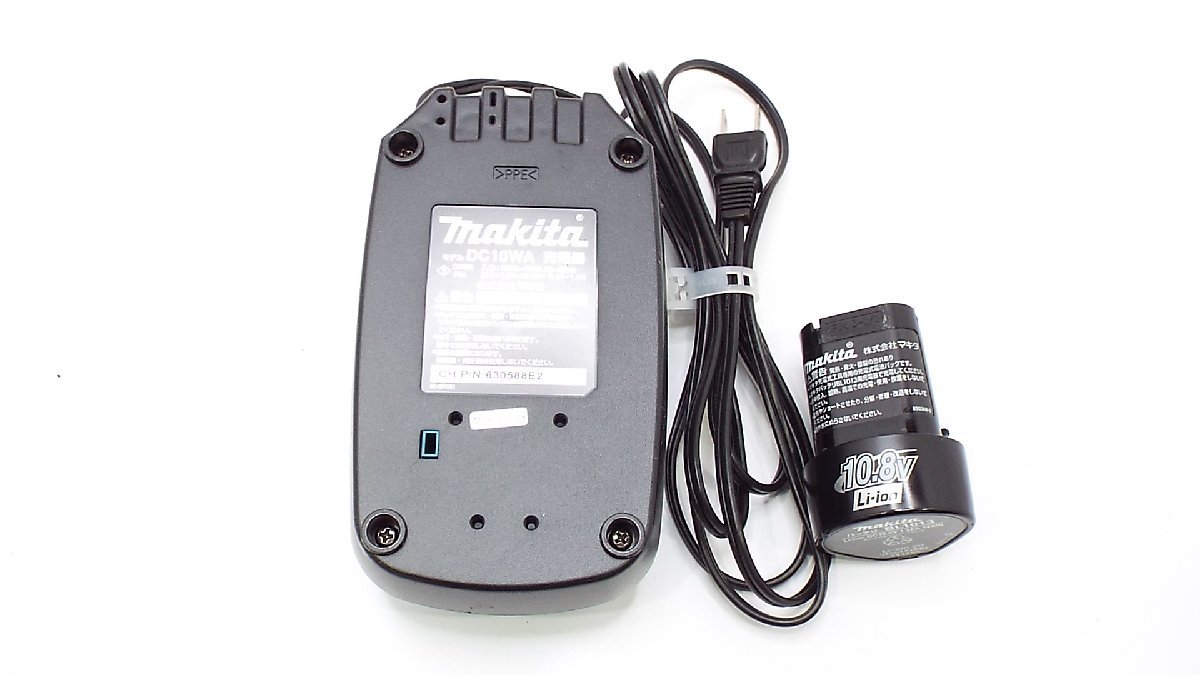 【u0996】動作品！makita ハンディクリーナー 充電式 CL100D バッテリーチャージャーDC10WA 格安スタート 栃木発着払い_画像8