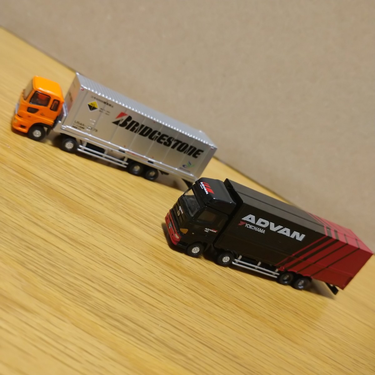 1/150 truck collection ADVAN BRIDGESTONE アドバン ブリヂストン ミニカー トラックコレクション ヨコハマタイヤ トラック minicar HINO_画像1