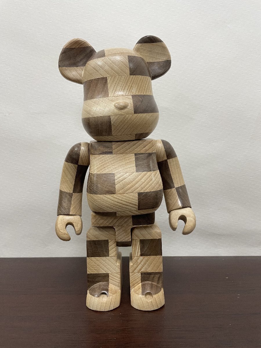 BE@RBRICK WORLD WIDE TOUR KAWS x カリモク x 400% by MEDICOM TOY ベアブリック 置物 ■ 中古 ■ 美品 ■ 箱付き_画像3