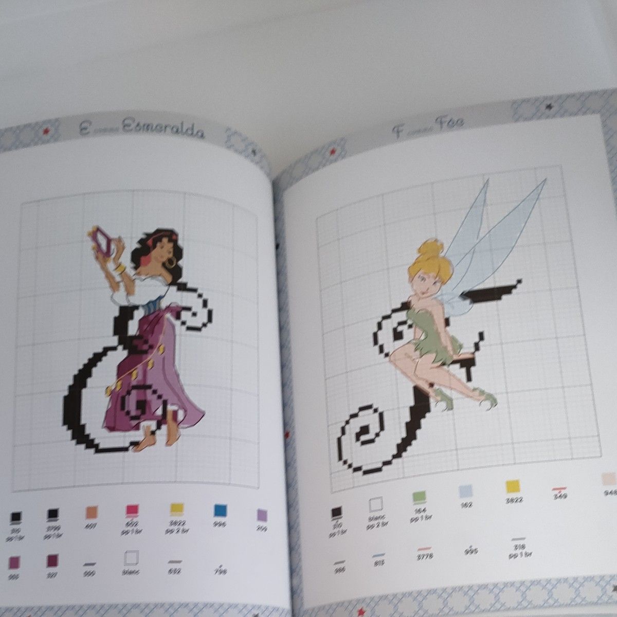洋書　Disney au point de croix ディズニー　クロスステッチ　エレーヌ・ル・ベール　図案　チャート　刺繍