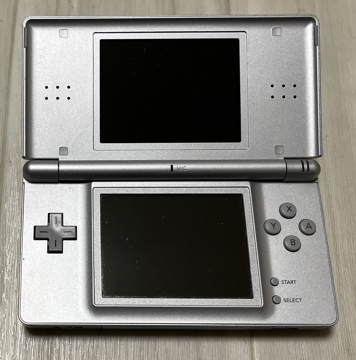 任天堂 NINTENDO ニンテンドーDS Lite シルバー 本体のみ美品 任天堂 NINTENDO ニンテンドーDS Lite シルバー 本体のみ美品