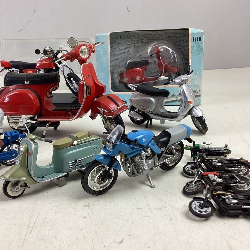 k159 バイク 12台 まとめ ミニカー Kawasaki HONDA カブ ブリキ ベスパ VESPA Maisto カワサキ オートバイ 当時物 欠品・欠け有り 中古_画像7