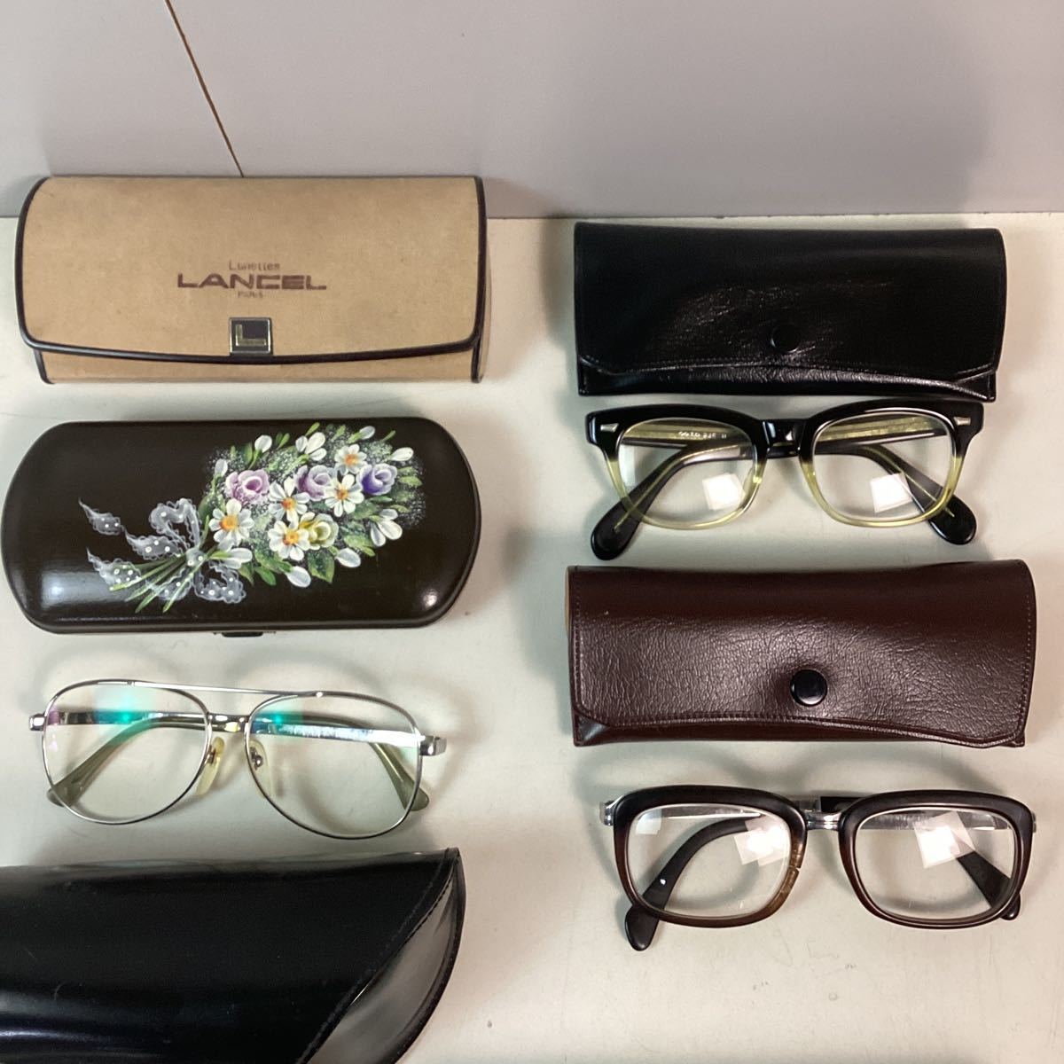 y1368 メガネ まとめ売り 約20点 めがね サングラス ルーペ 眼鏡 老眼鏡 フルリム カルールック 金属フレーム チタン FENDI ケース付 中古_画像2