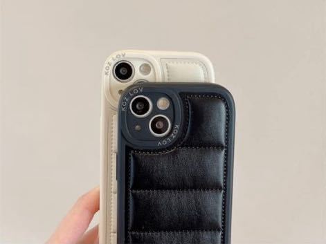 c-269 mayababy ケース iPhone 14ケース 韓国 ins かわいい ダウンジャケット 純色 デザイン ぬいぐるみ ふかふか(ブラック)訳あり傷あり