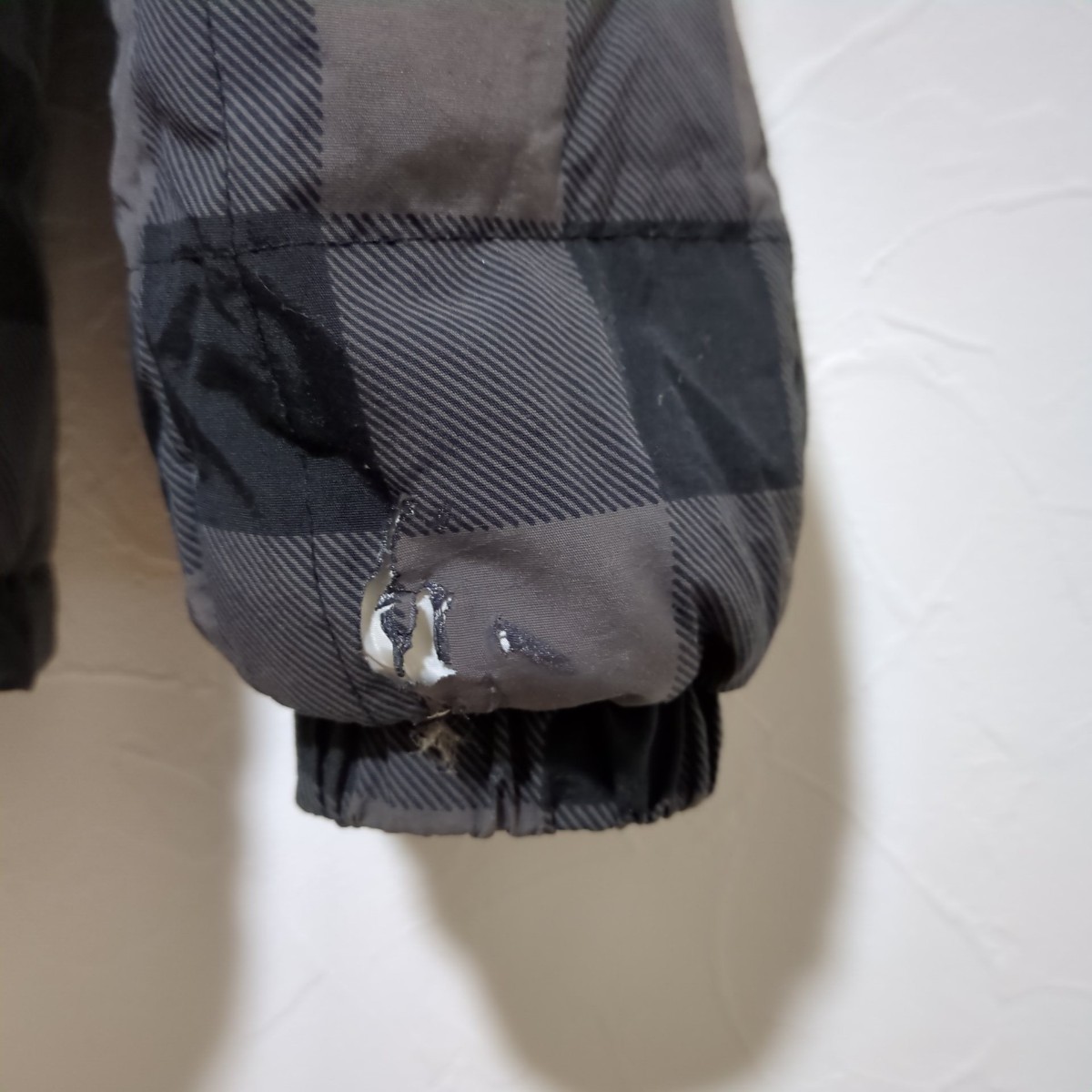 F9281AL kissmark キスマーク サイズL ダウンジャケット ダウンジャンパー グレー×ブラック チェック柄 防寒 メンズ アウトドア レジャー_画像6