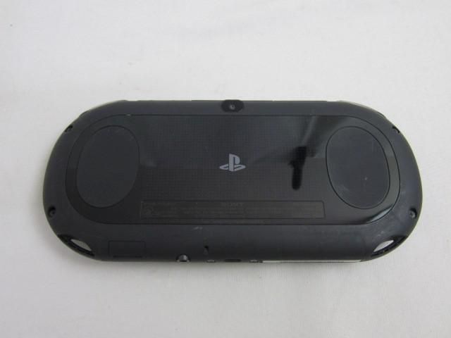 【同梱可】中古品 ゲーム PS Vita 本体 PCH-2000 ブラック 動作品 充電器 メモリーカード 8GB 箱あり_画像5