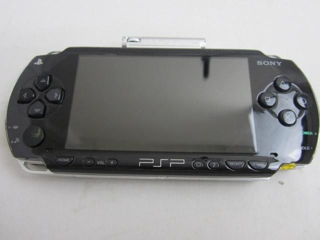 【同梱可】中古品 ゲーム PSP 本体 PSP1000 ピアノブラック 動作品 ソフト モンスターハンター ポータブル 3rd 等 グ_画像2